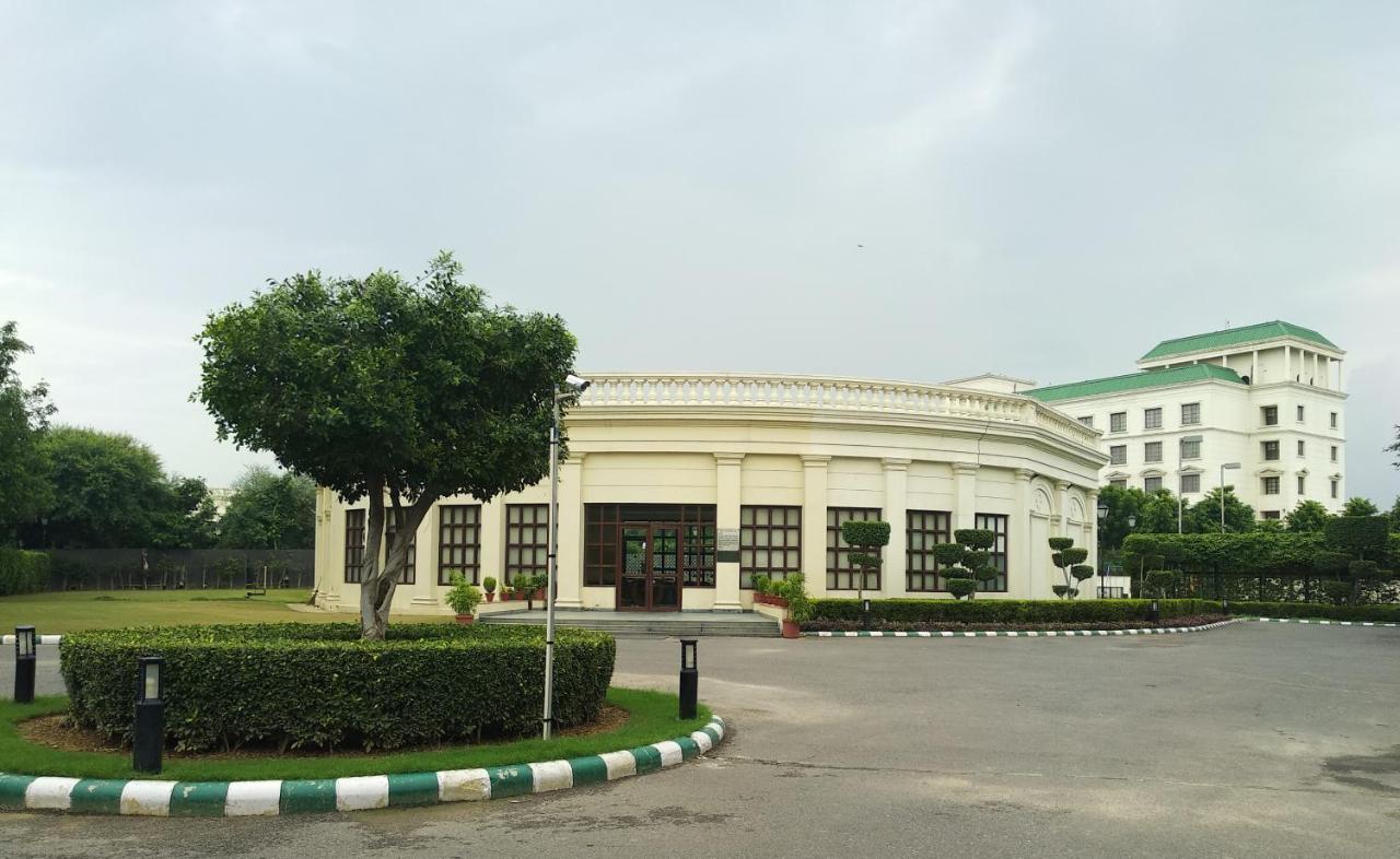 Dlf Club 3 Gurgaon Exterior foto